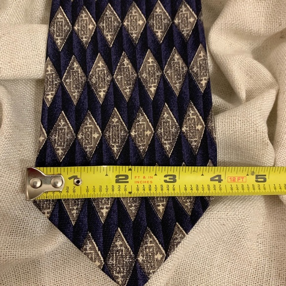 Jos. A. Bank Premier Collection 100% Silk Tie - Picture 4 of 5